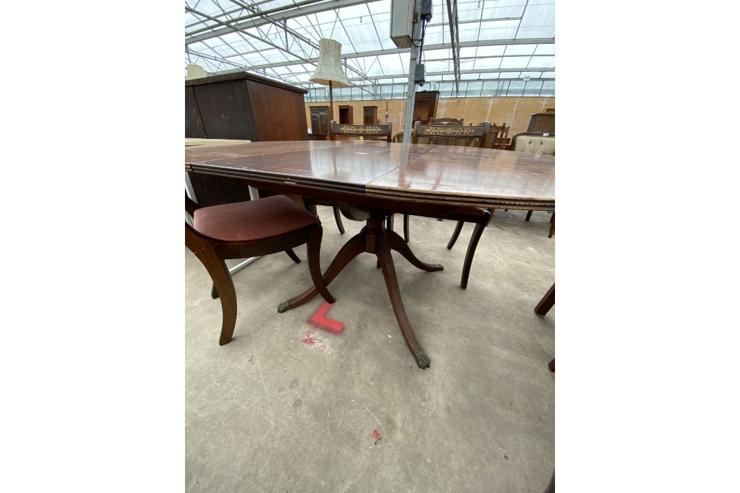 A REGENCY STYLE PEDESTAL DINING TABLE AND FOUR BRASS INLAID DINING CHAIRS - Image 6 of 6