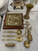 AN ASSORTMEMT OF BRASS ITEMS TO INCLUDE A FISH PLAQUE, SPOONS, FORKS, VASES ETC