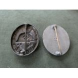 A WORLD WAR II NAZI GERMANY GREY METAL WOUND BADGE AND A BLACK PAINTED VERSION (2)
