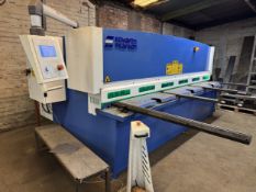 AN EDWARDS PEARSON 3 PHASE METAL WORKING GUILLOTINE/ HYDRAULIC SHEARING MACHINE, CUTS 3.2M LONG,
