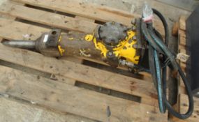 AN ATCO COPCO SB102 MINI DIGGER BREAKER TO SUIT 1.5 TON MACHINE NO VAT