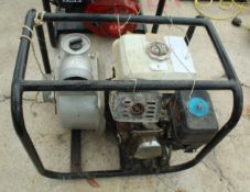 A POLLOR GASOLINE WP30 WATER PUMP, 2" IN WORKING ORDER NO VAT