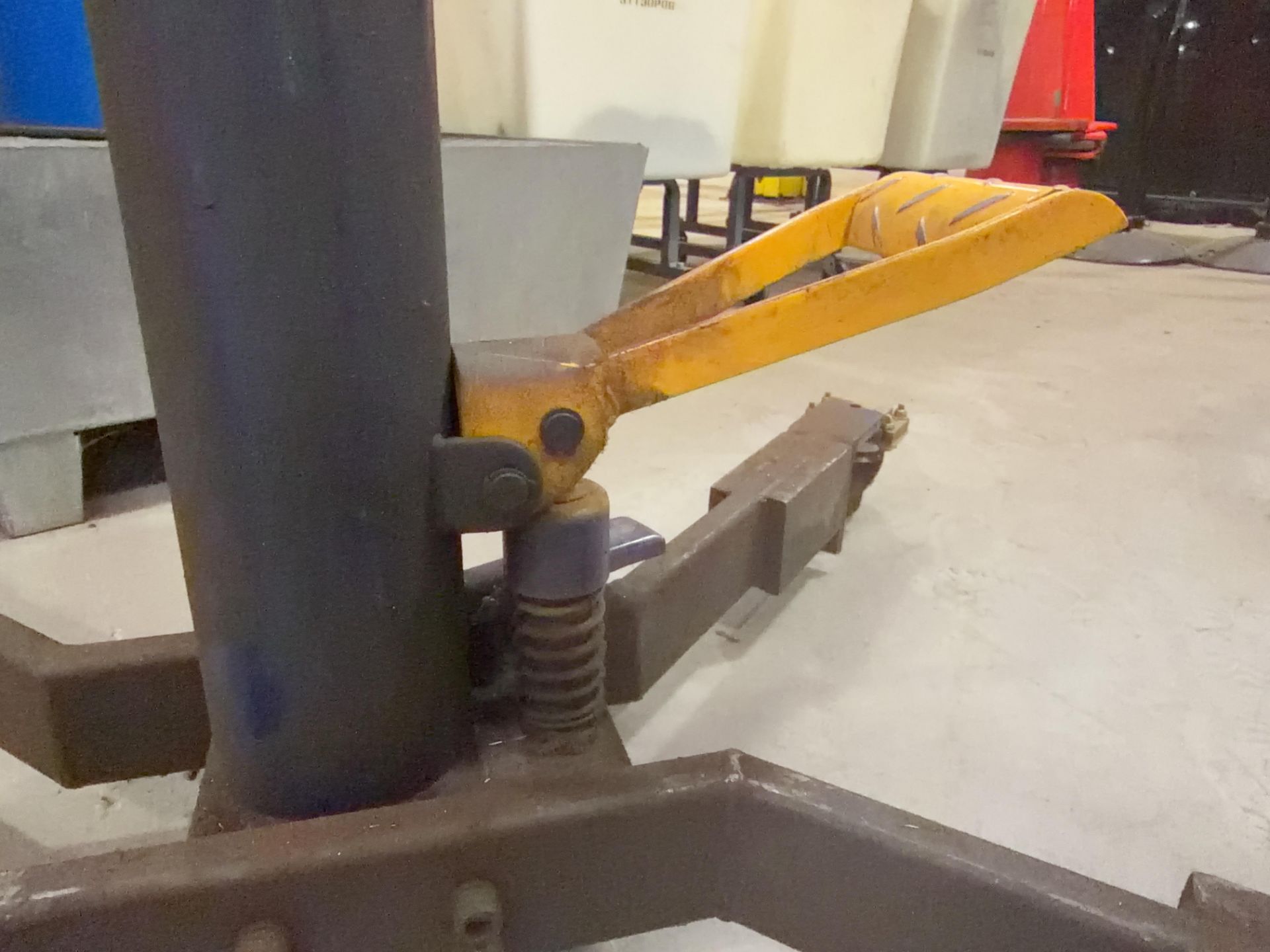 NAPA TELESCOPIC TRANSMISSION JACK - 1,000 LB CAPACITY | PROFESSIONAL-GRADE LIFTING EQUIPMENT | IDEAL - Image 5 of 5
