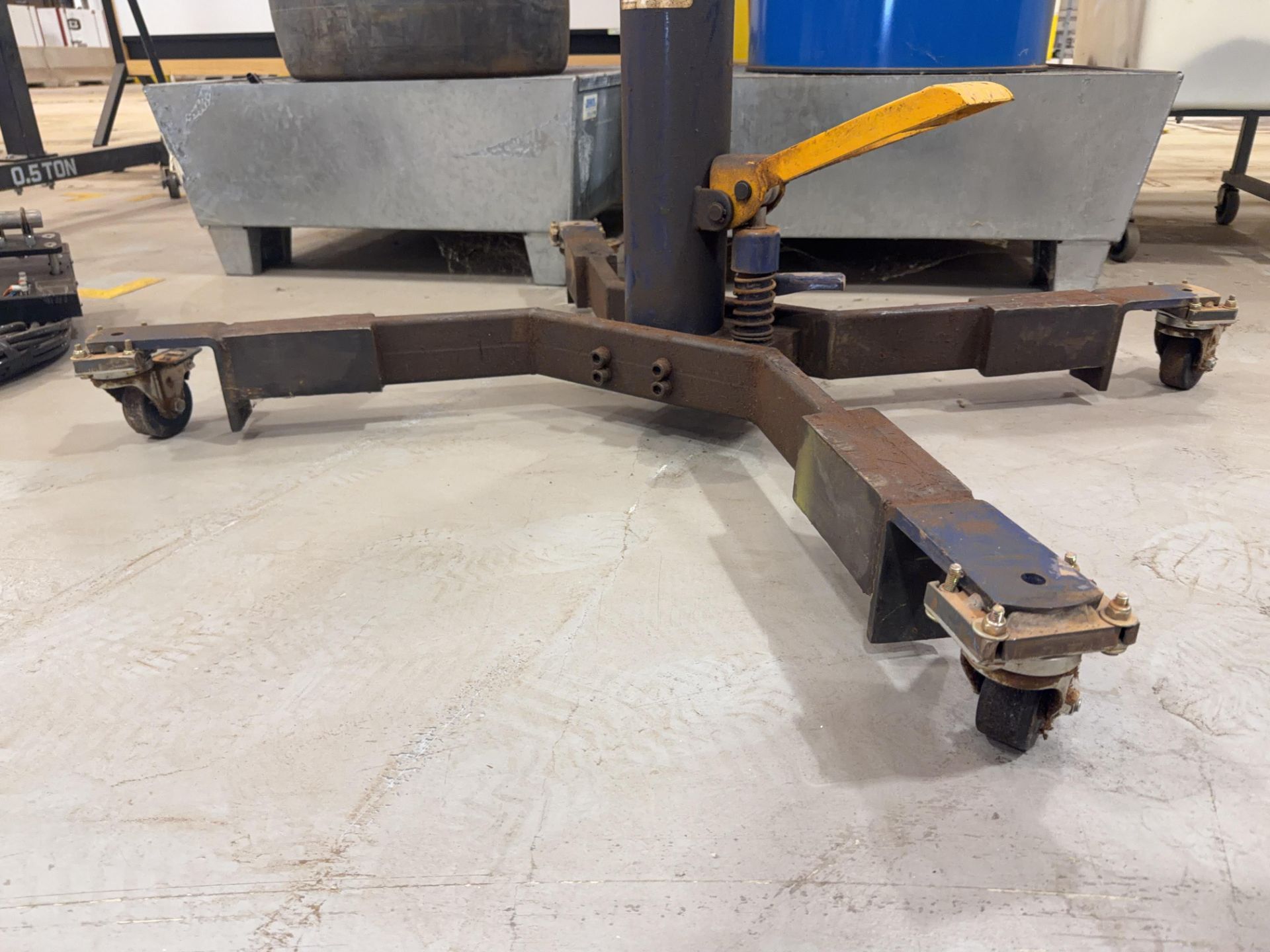 NAPA TELESCOPIC TRANSMISSION JACK - 1,000 LB CAPACITY | PROFESSIONAL-GRADE LIFTING EQUIPMENT | IDEAL - Image 3 of 5