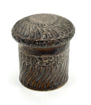 A hallmarked silver lidded dressing table pot - weight 89.75g