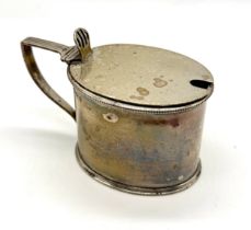 A hallmarked silver mustard pot (Chester 1893, James Deakin & Sons) - silver weight 113.3g