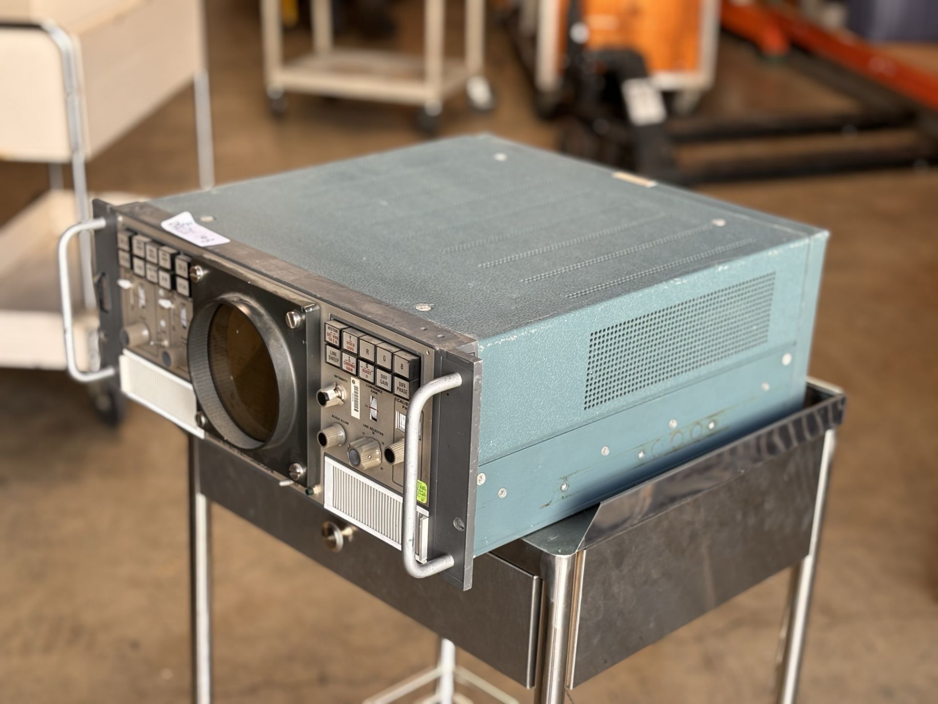 Tektronix 520A NTSC Vectorscope - Image 3 of 9