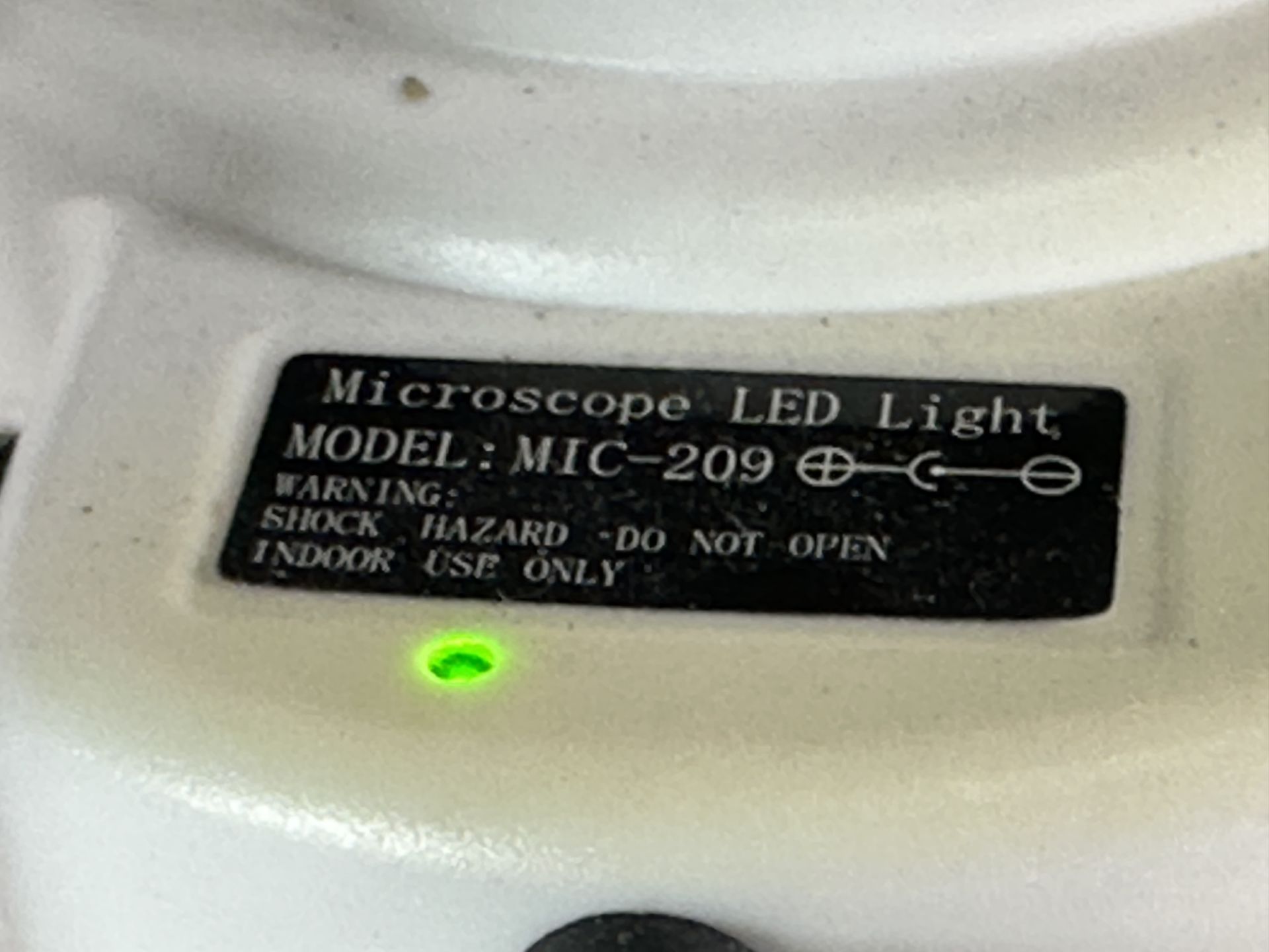 American Optical 569 Star Stereo Zoom Microscope w/ Arm, Base and Eyepieces - Image 10 of 20