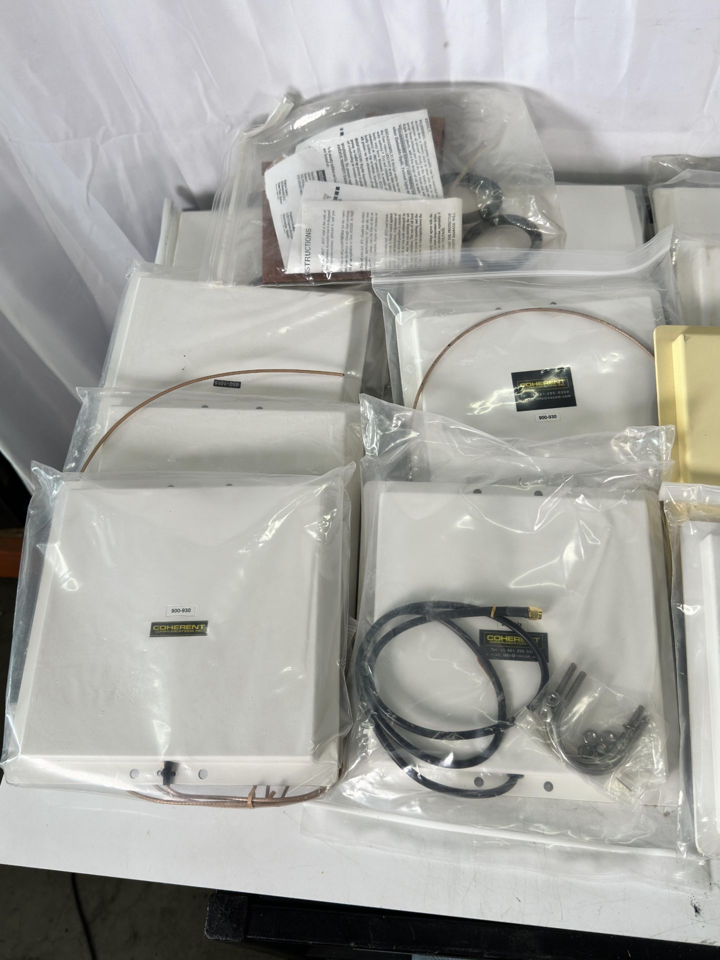 Industrial RF Lot: Coherent 5.8GHz 1W Radios, 5W Amplifier & 2.4GHz Antenna and more - Image 2 of 7