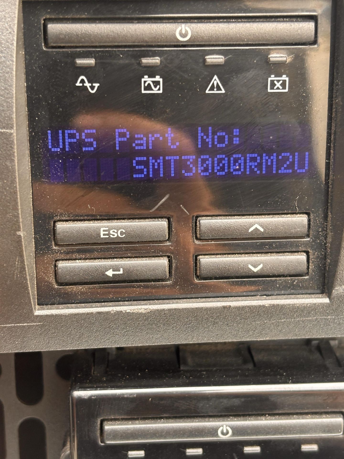 APC SMT3000RM2U Smart-UPS 3000VA Rackmount UPS - Image 5 of 8