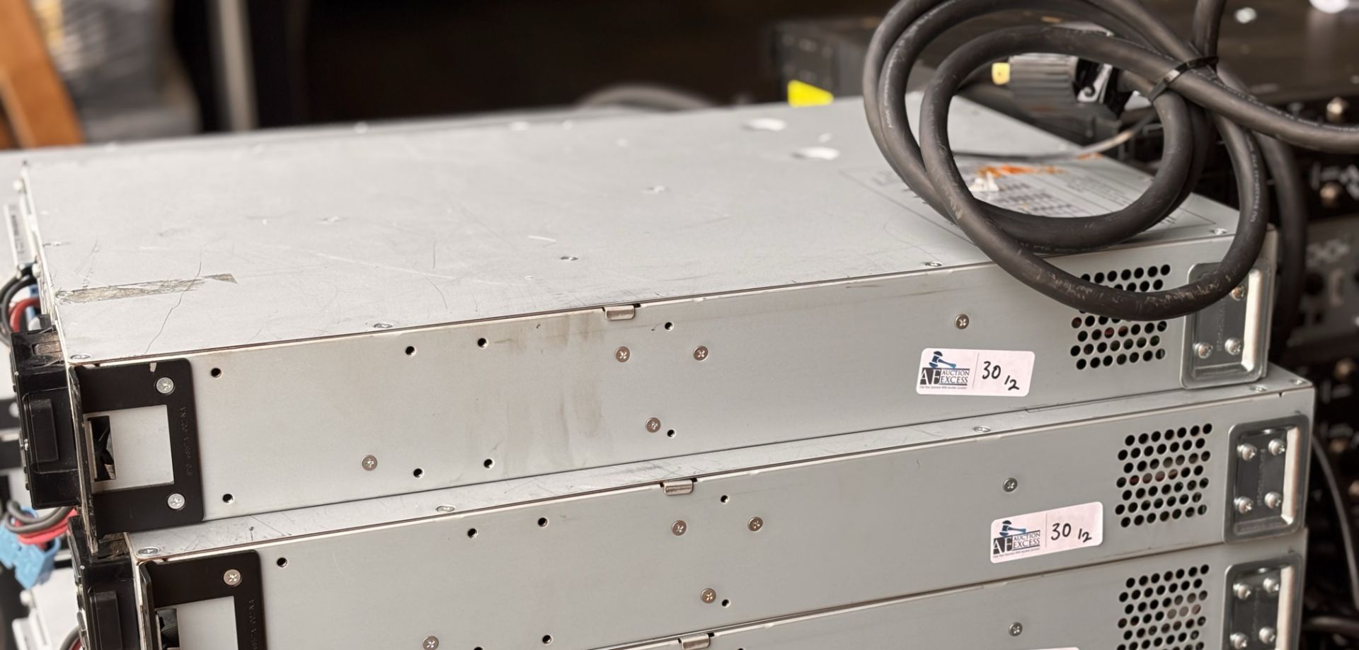 Lot of 2 APC SMT3000RM2U Smart-UPS 3000VA Rackmount UPS' w/ Schneider AP9640 Network Management Card - Image 2 of 13