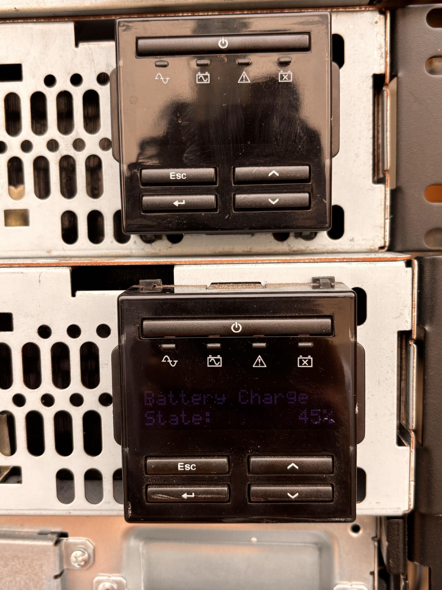 Lot of 2 APC SMT3000RM2U Smart-UPS 3000VA Rackmount UPS' - Image 4 of 9