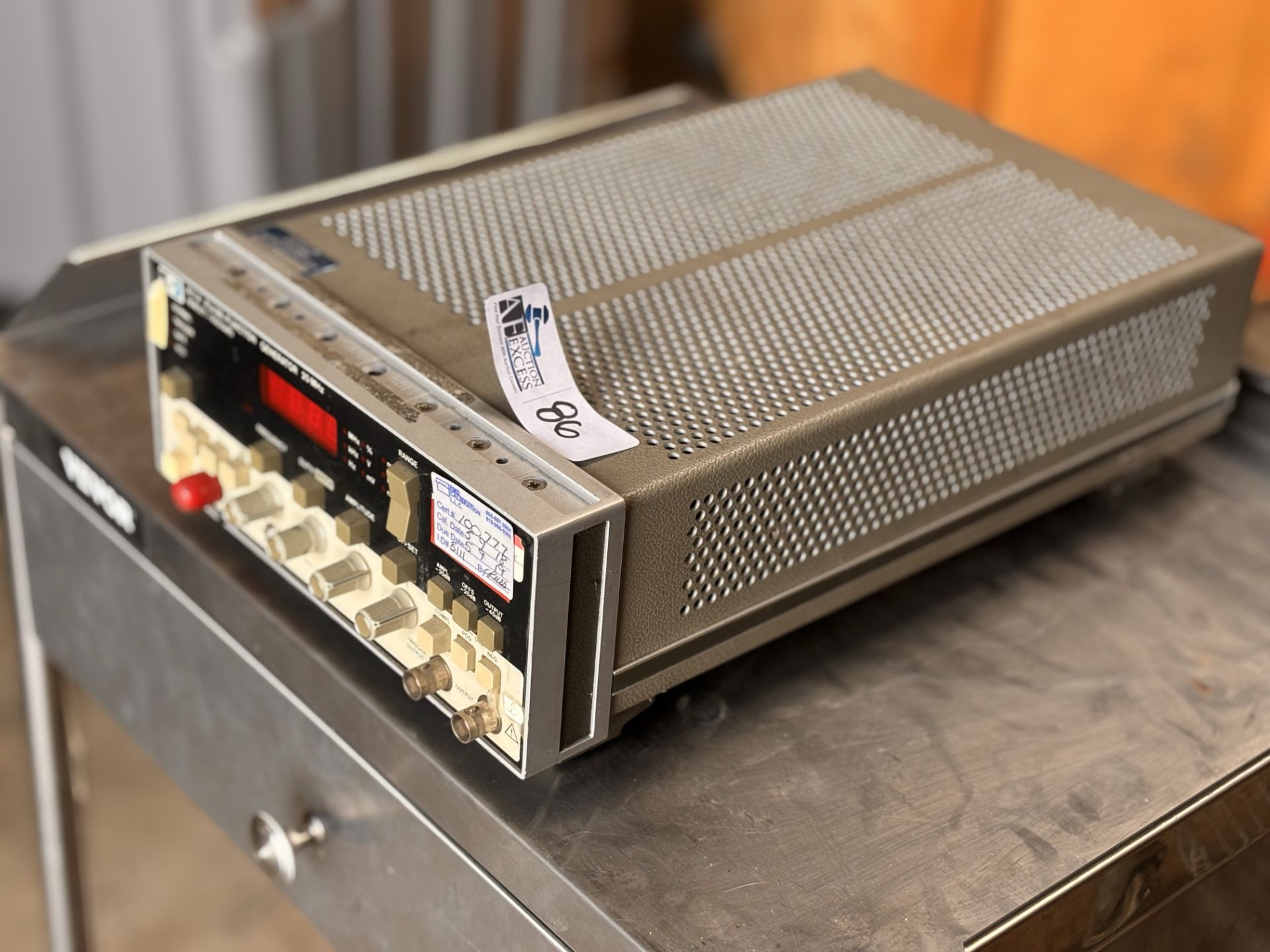 Hewlett Packard HP 8111A Pulse / Function Generator - Image 3 of 5
