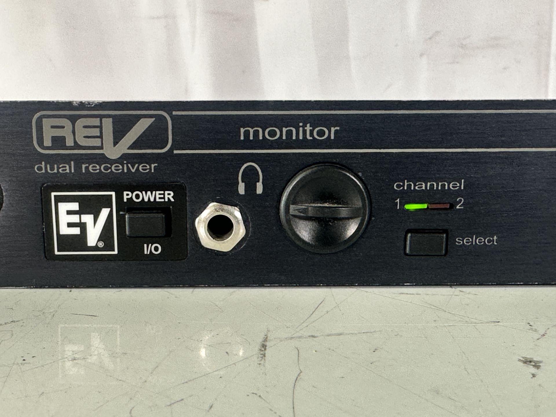 Electro Voice REV-D Dual UHF Wireless Microphone System Band Receiver With Rack - Image 2 of 5