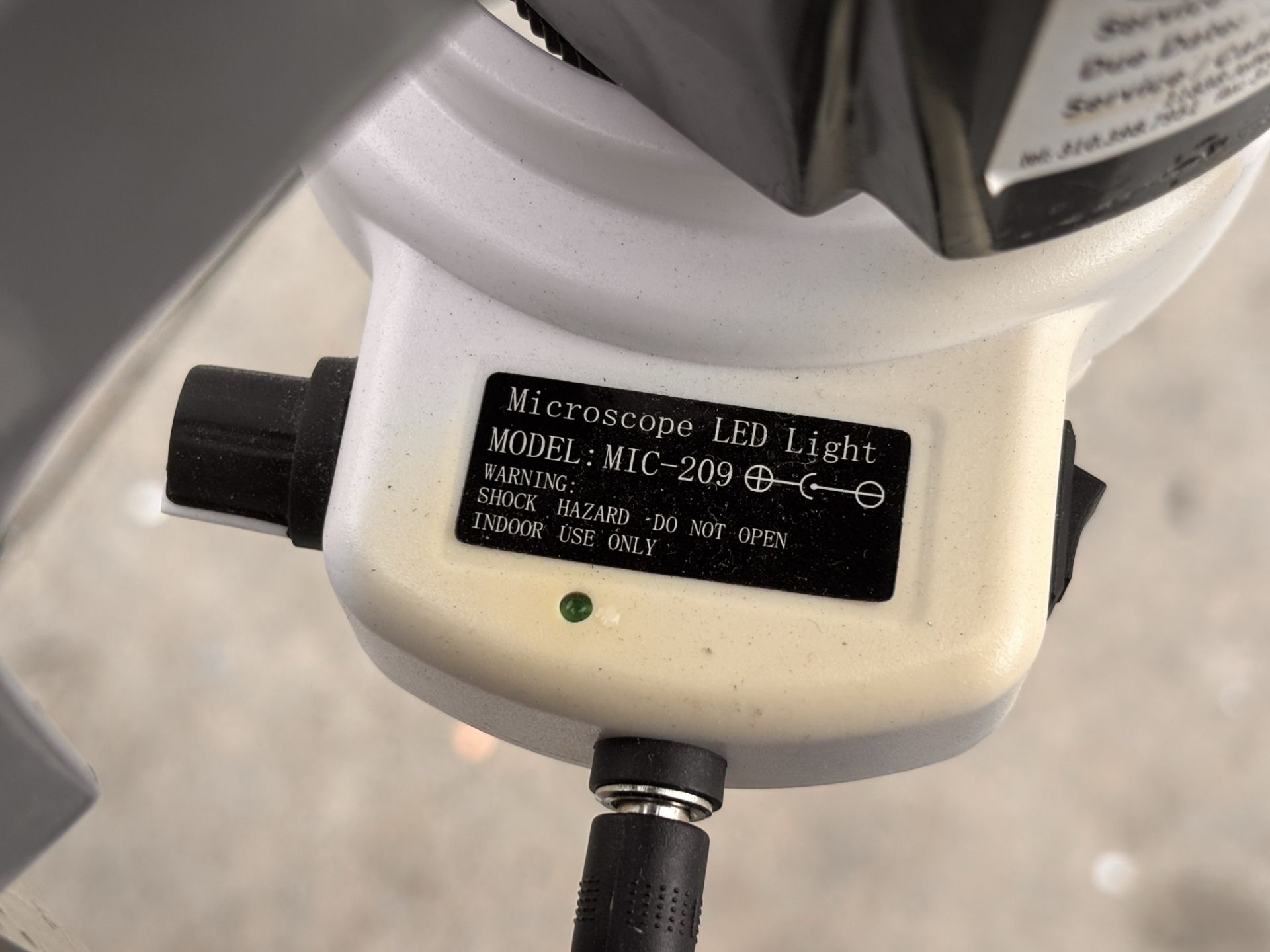 American Optical 569 Star Stereo Zoom Microscope w/ Arm, Base and Eyepieces - Image 19 of 20
