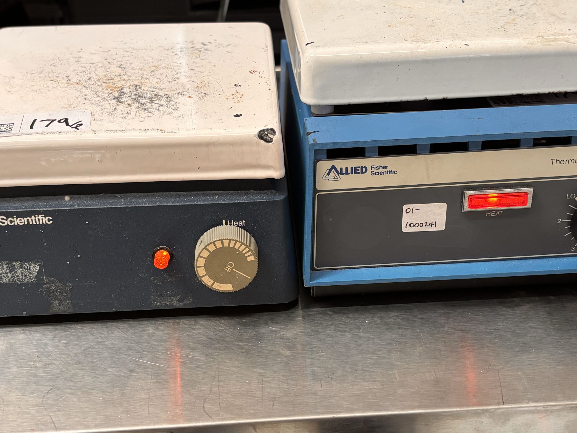 Lot of 2 Fisher Scientific Hot Plates including Fisher Scientific Thermix 300T, Fisher Scientific 11 - Image 6 of 8