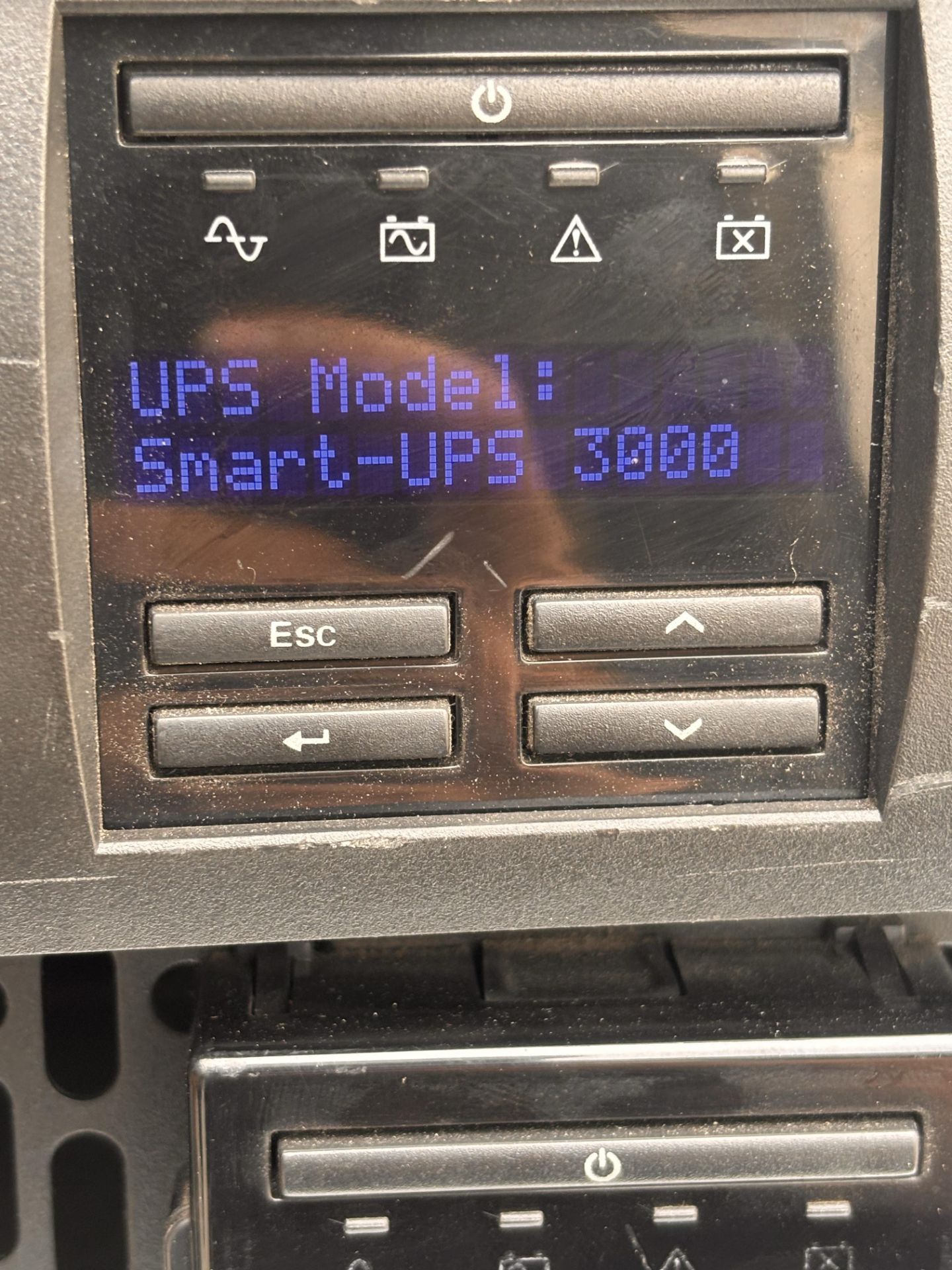 APC SMT3000RM2U Smart-UPS 3000VA Rackmount UPS - Image 4 of 8