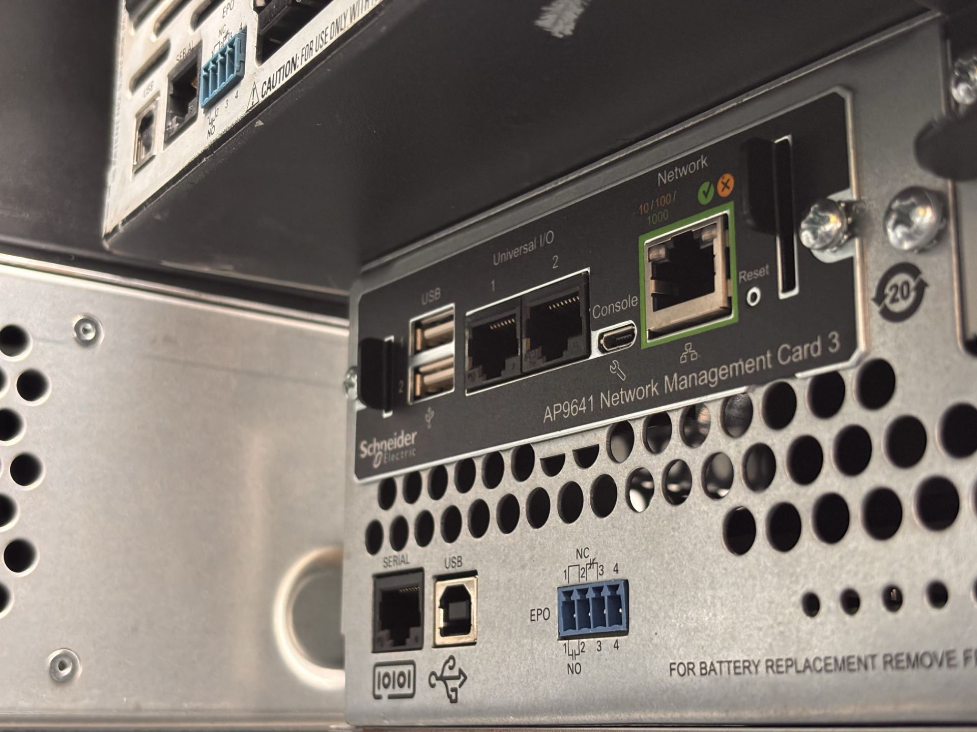 APC SMT3000RM2UNC Smart-UPS 3000VA LCD RM 2U 120V w/ Schneider APC9641 Network Card - Image 4 of 4