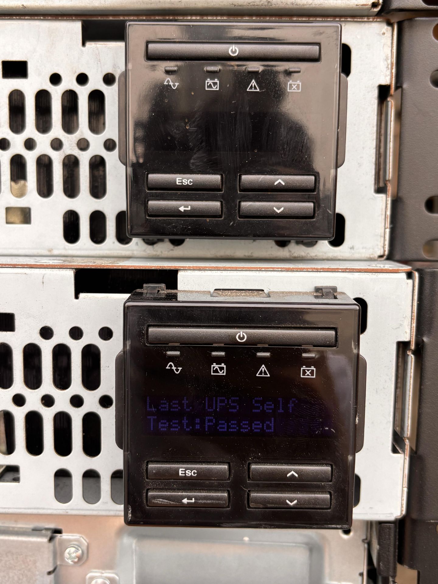 Lot of 2 APC SMT3000RM2U Smart-UPS 3000VA Rackmount UPS' - Image 6 of 9