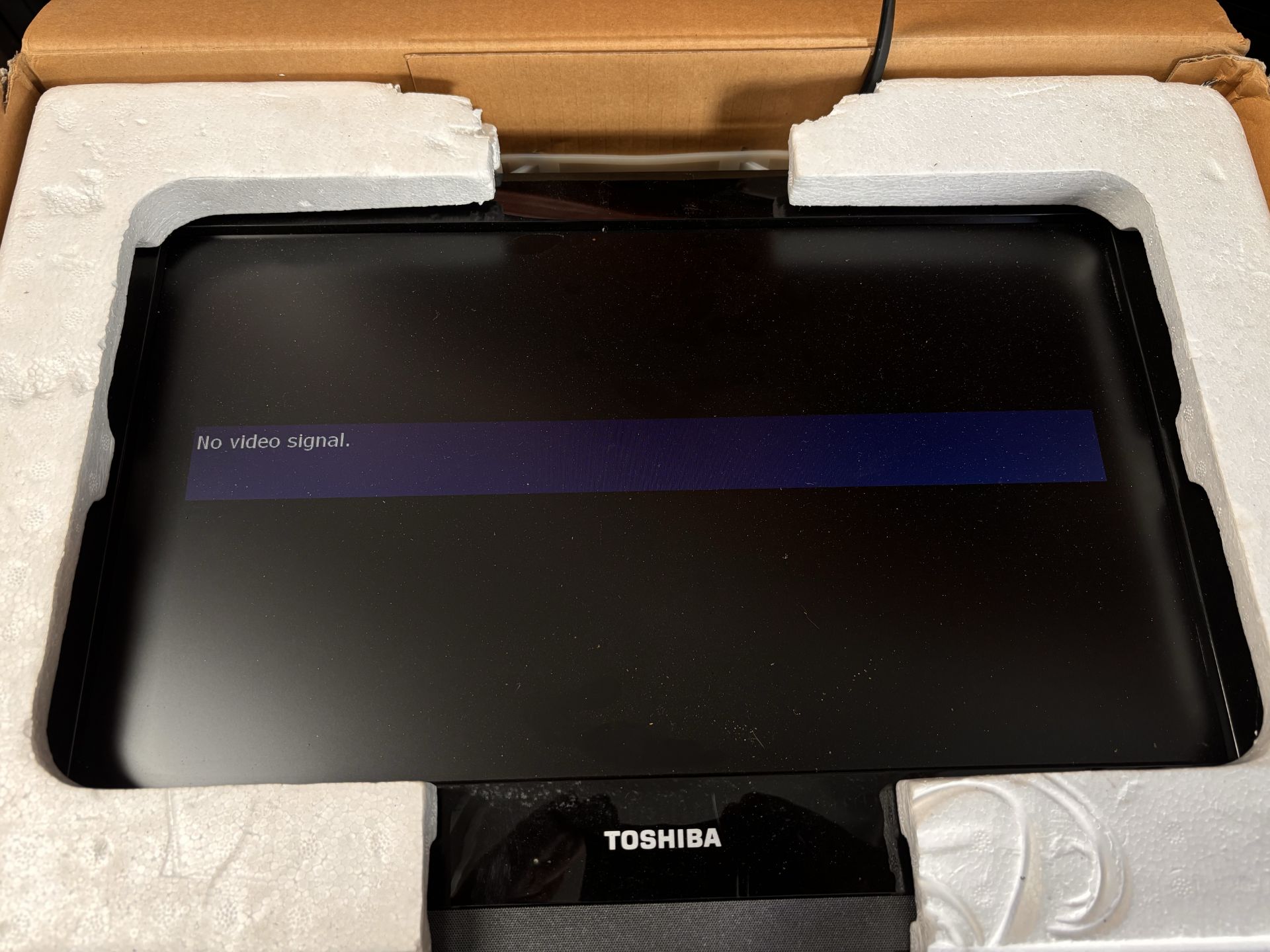 Toshiba 19AV600U 19â€ 720p Portable LCD HDTV in Original Box 4x3 Screen for Retro Gaming - Image 6 of 6