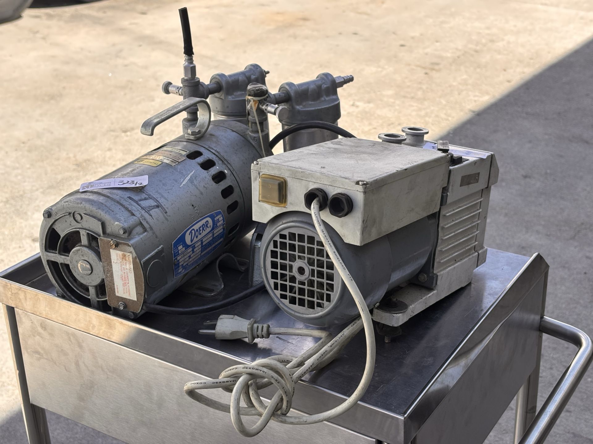 Lot of 2 Pumps Trivac D1, 6B + Gast Rotary Vane Vacuum Pump G180DX - Image 5 of 8