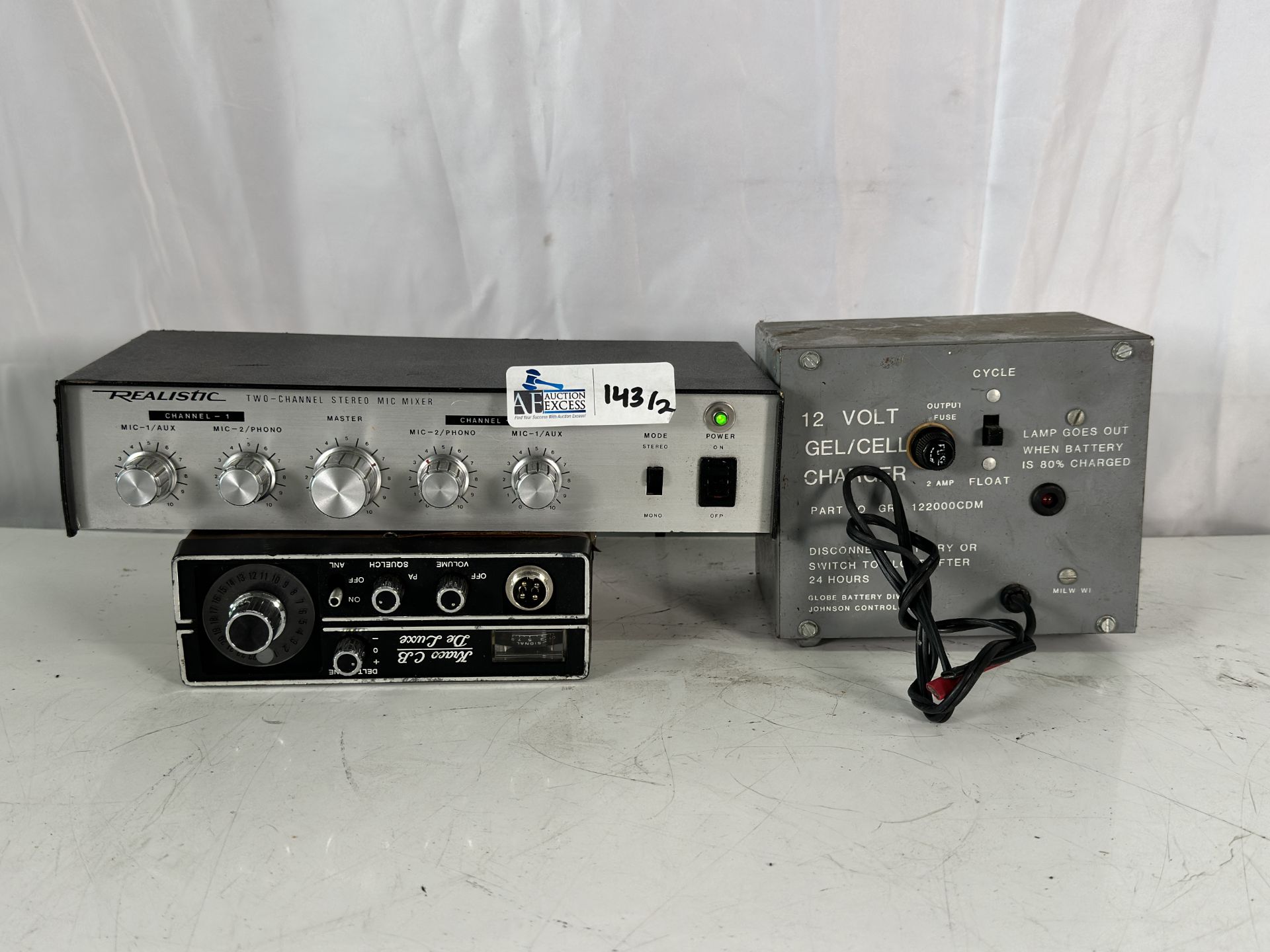 Lot of Radio + Hand Mics, Stellar Labs 30-2471 15dB Out CATV/Antenna Drop Amplifier, Vintage Kraco C - Image 2 of 3