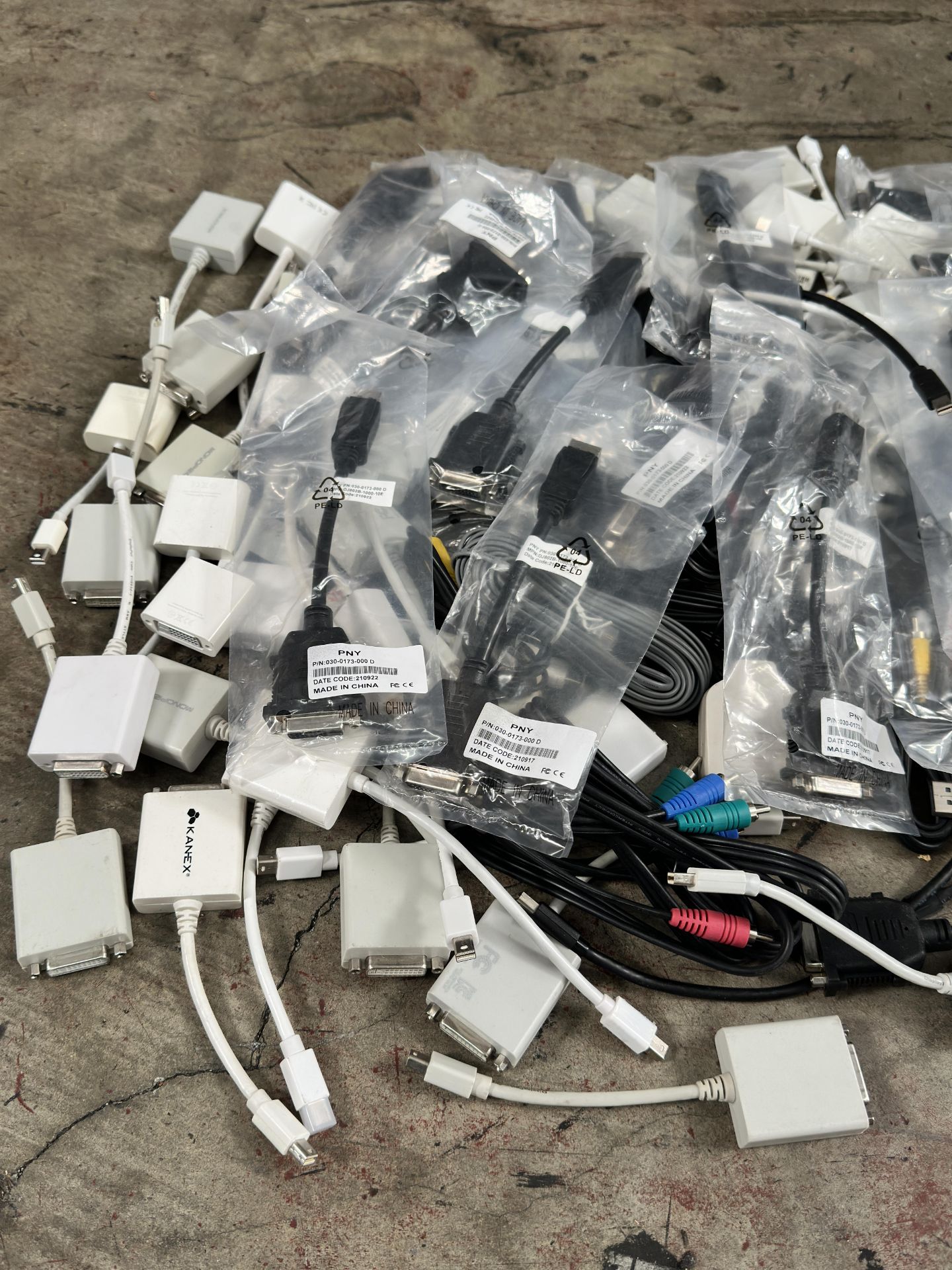 Large Lot of PciE Cards w/ Periphals including Card Readers, RS-232 Converters etc - Image 3 of 13