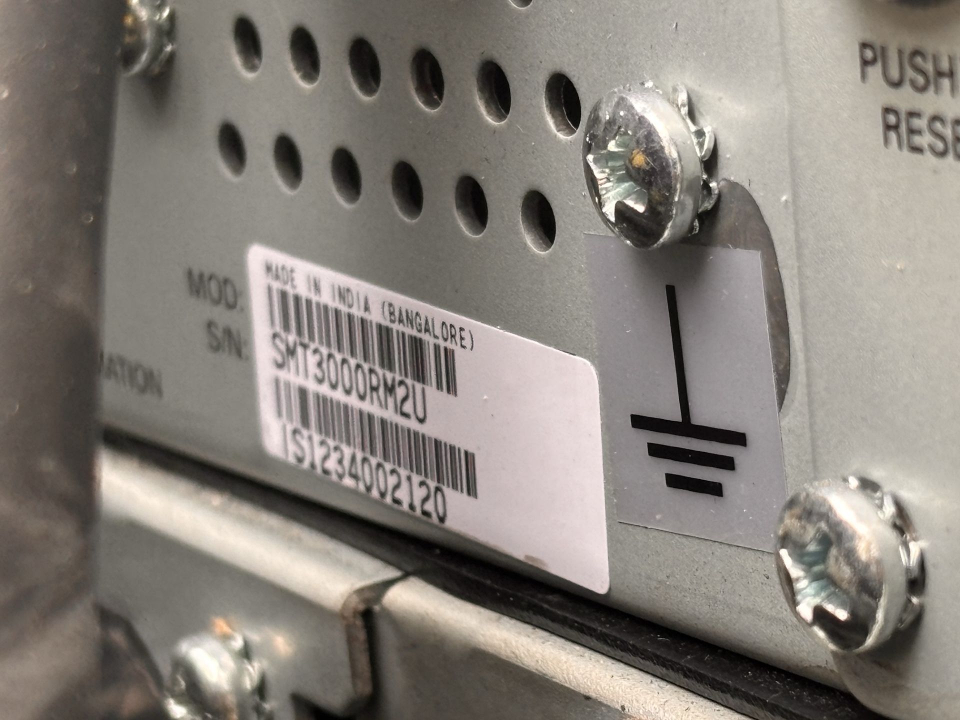 APC SMT3000RM2U Smart-UPS 3000VA Rackmount UPS - Image 3 of 8