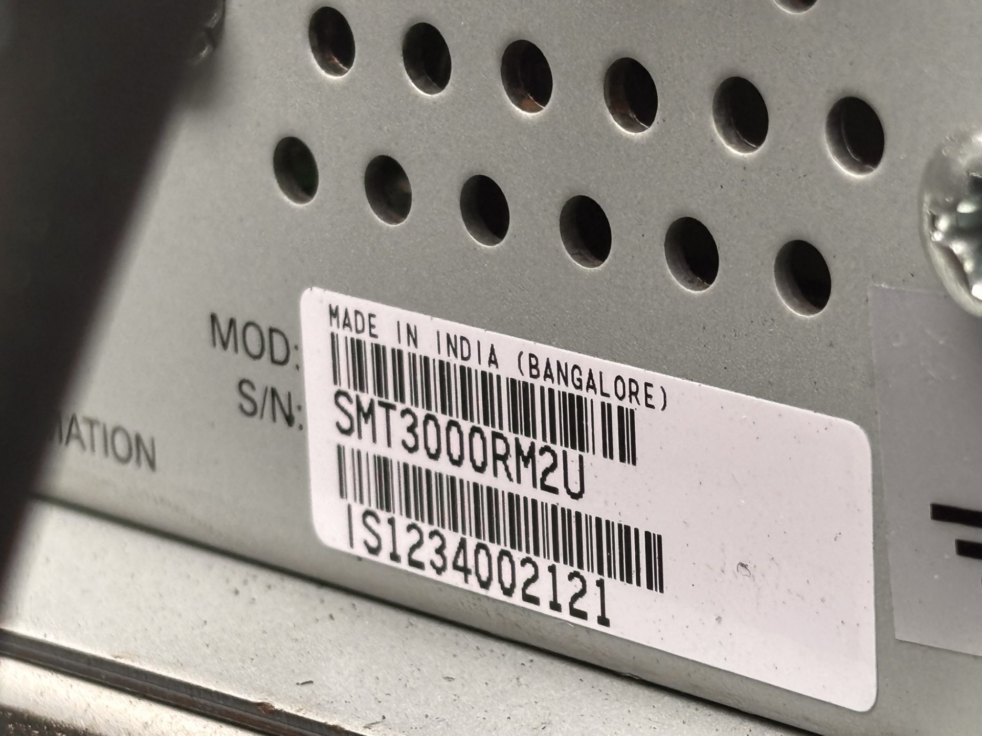 APC SMT3000RM2U Smart-UPS 3000VA Rackmount UPS w/ Schneider AP9640 Network Management Card 3 - Image 4 of 8