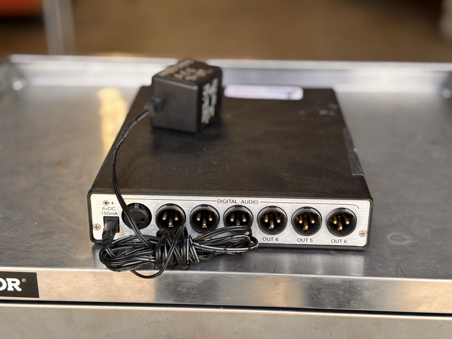 Aardvark Direct Digital Audio Distribution Amplifier AardDDA w/ Power Supply - Image 4 of 5