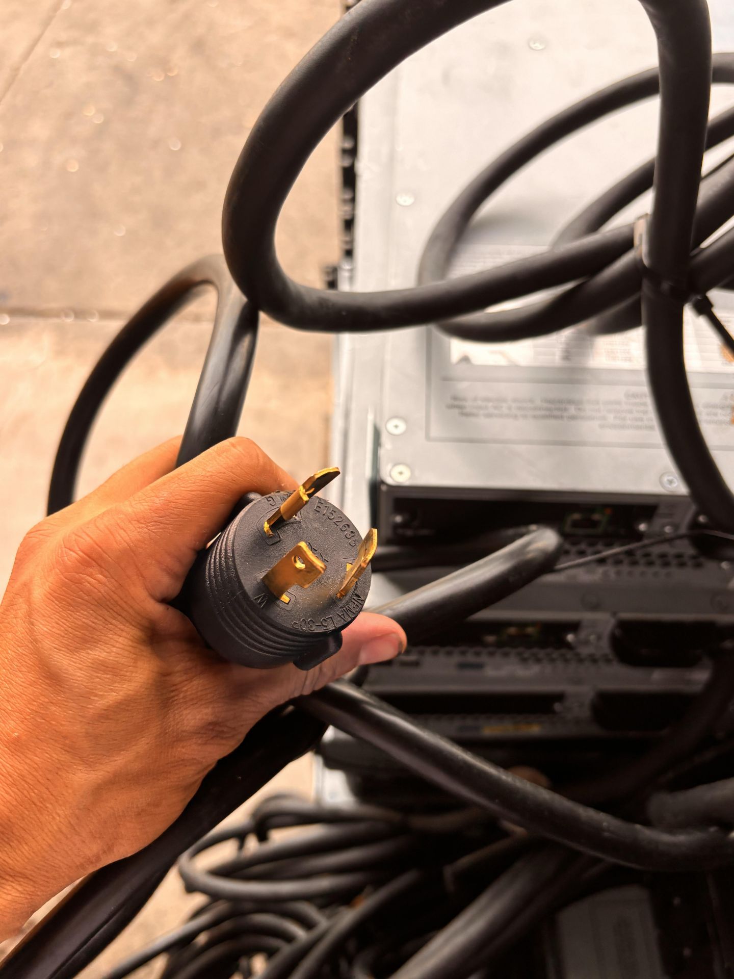 Lot of 2 APC SMT3000RM2U Smart-UPS 3000VA Rackmount UPS' w/ Schneider AP9640 Network Management Card - Image 7 of 13