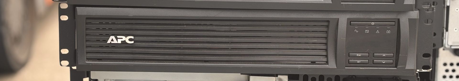 APC SMT3000RM2U Smart-UPS 3000VA Rackmount UPS