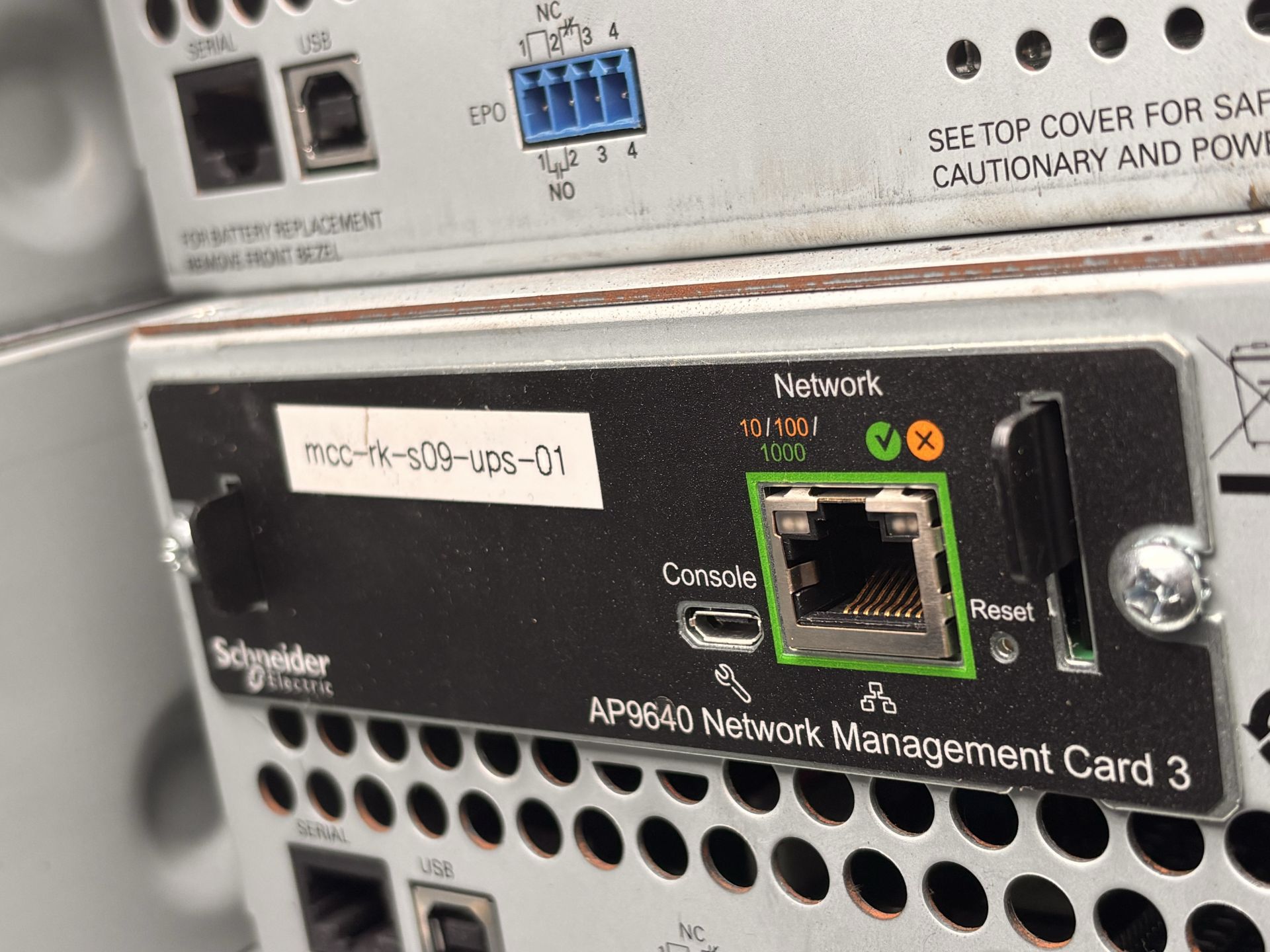 APC SMT3000RM2U Smart-UPS 3000VA Rackmount UPS w/ Schneider AP9640 Network Management Card 3 - Image 3 of 8