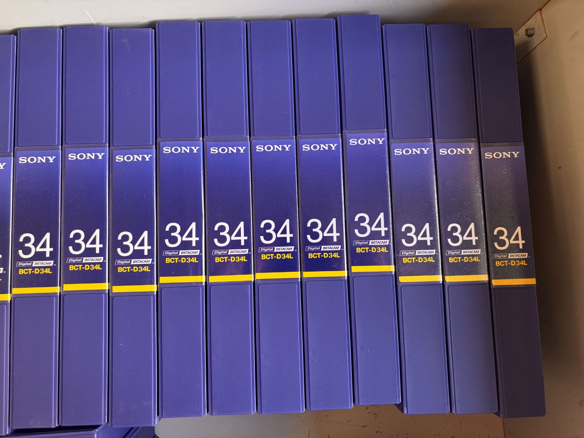 Lot of 25 Sony / Fuji Digital Betacam (DigiBeta) Tapes Including BCT-D124L, D321 Betacam, BCT- D94L - Image 4 of 5