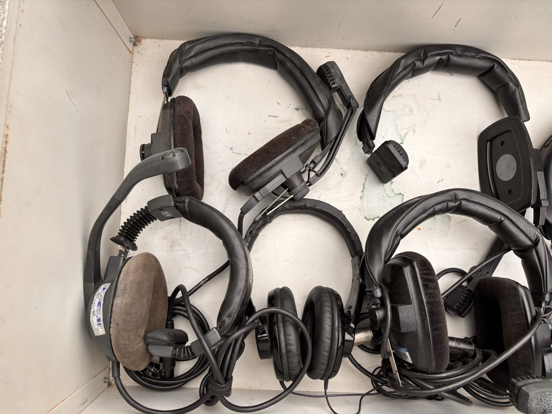 Lot of Headphones including Beyer Dynamic DT 109, Shure SRH240A, Sony MDR-7506 - Image 2 of 12