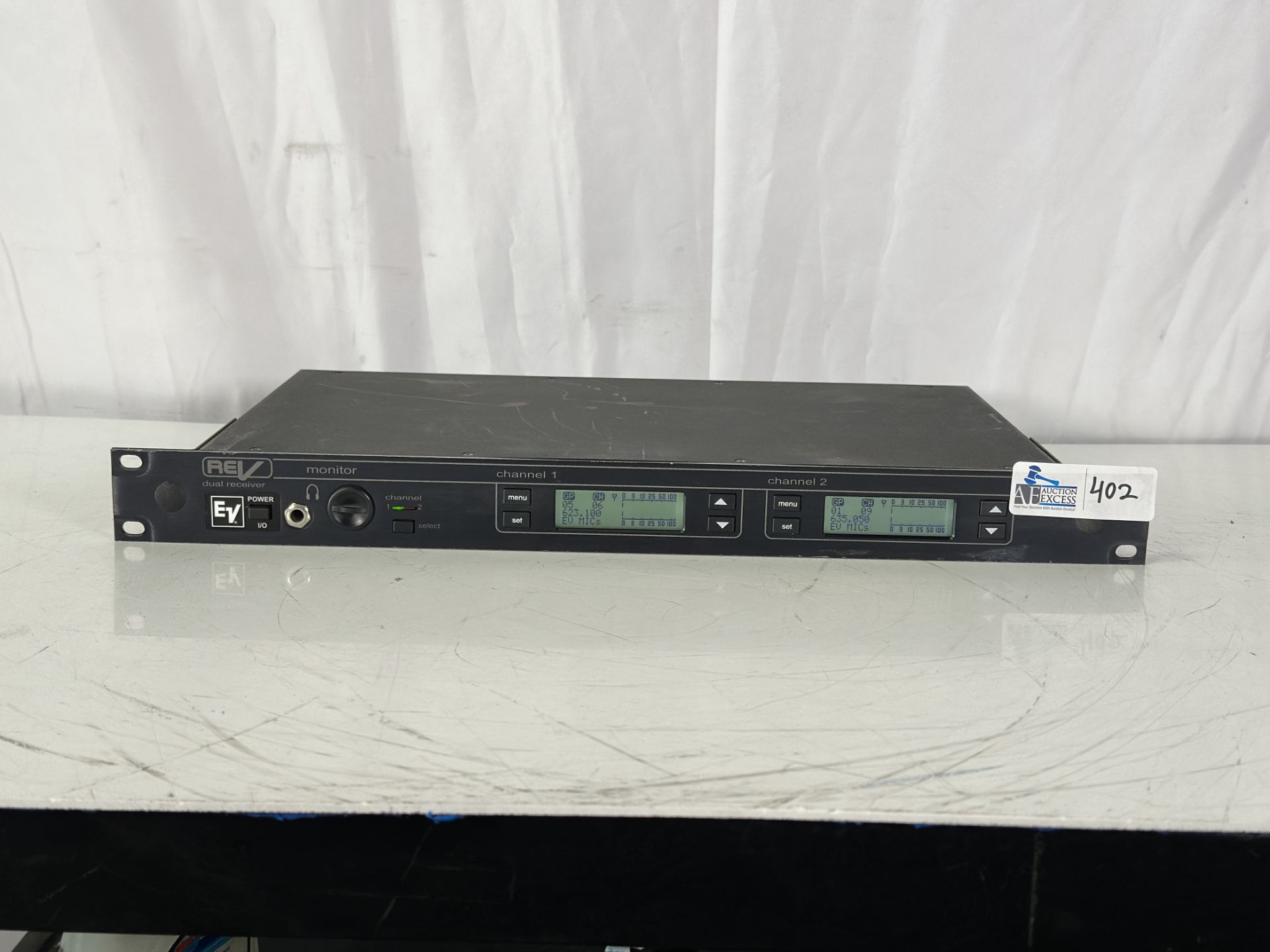 Electro Voice REV-D Dual UHF Wireless Microphone System Band Receiver With Rack