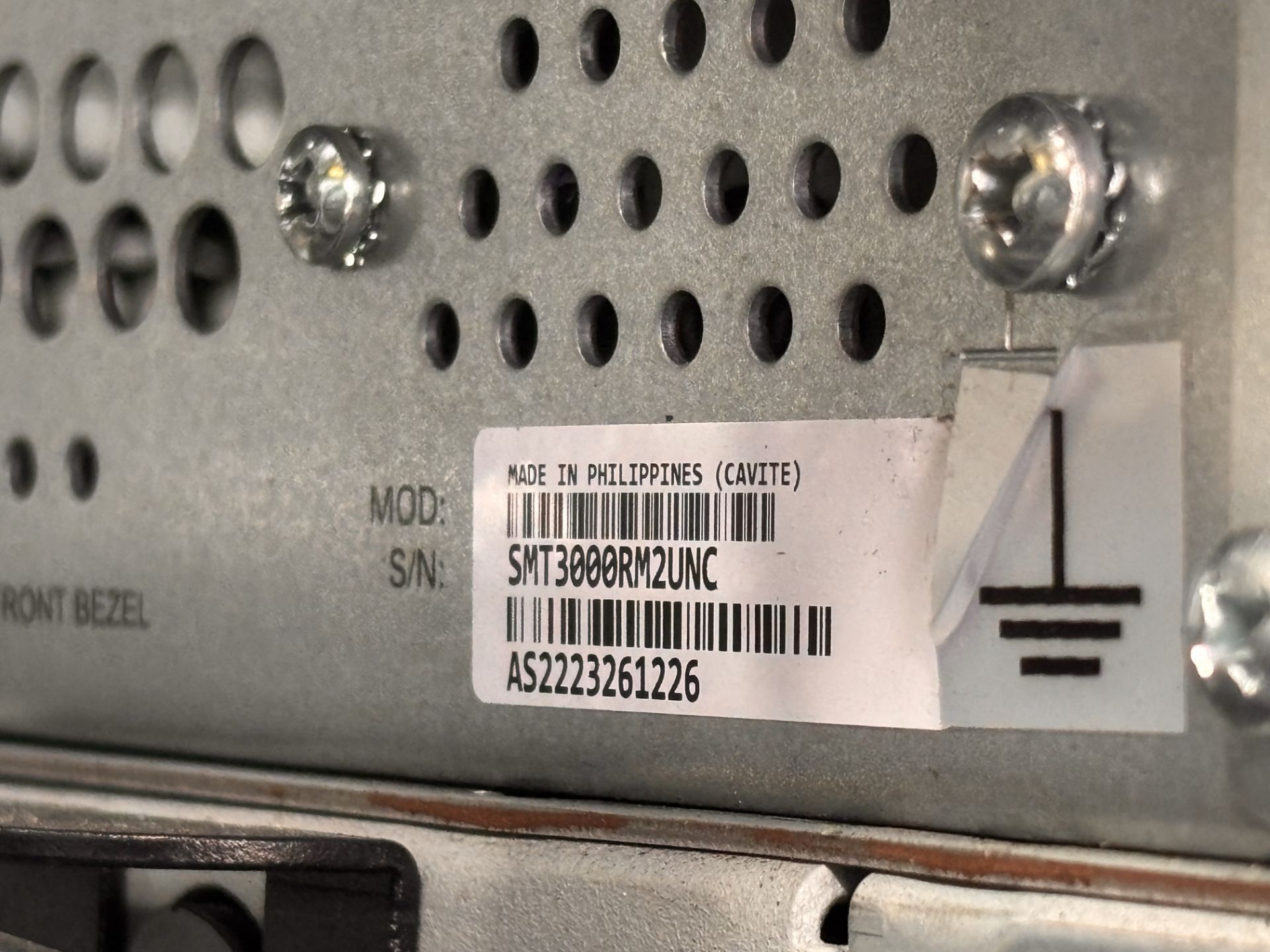 APC SMT3000RM2UNC Smart-UPS 3000VA LCD RM 2U 120V w/ Schneider APC9641 Network Card - Image 3 of 4