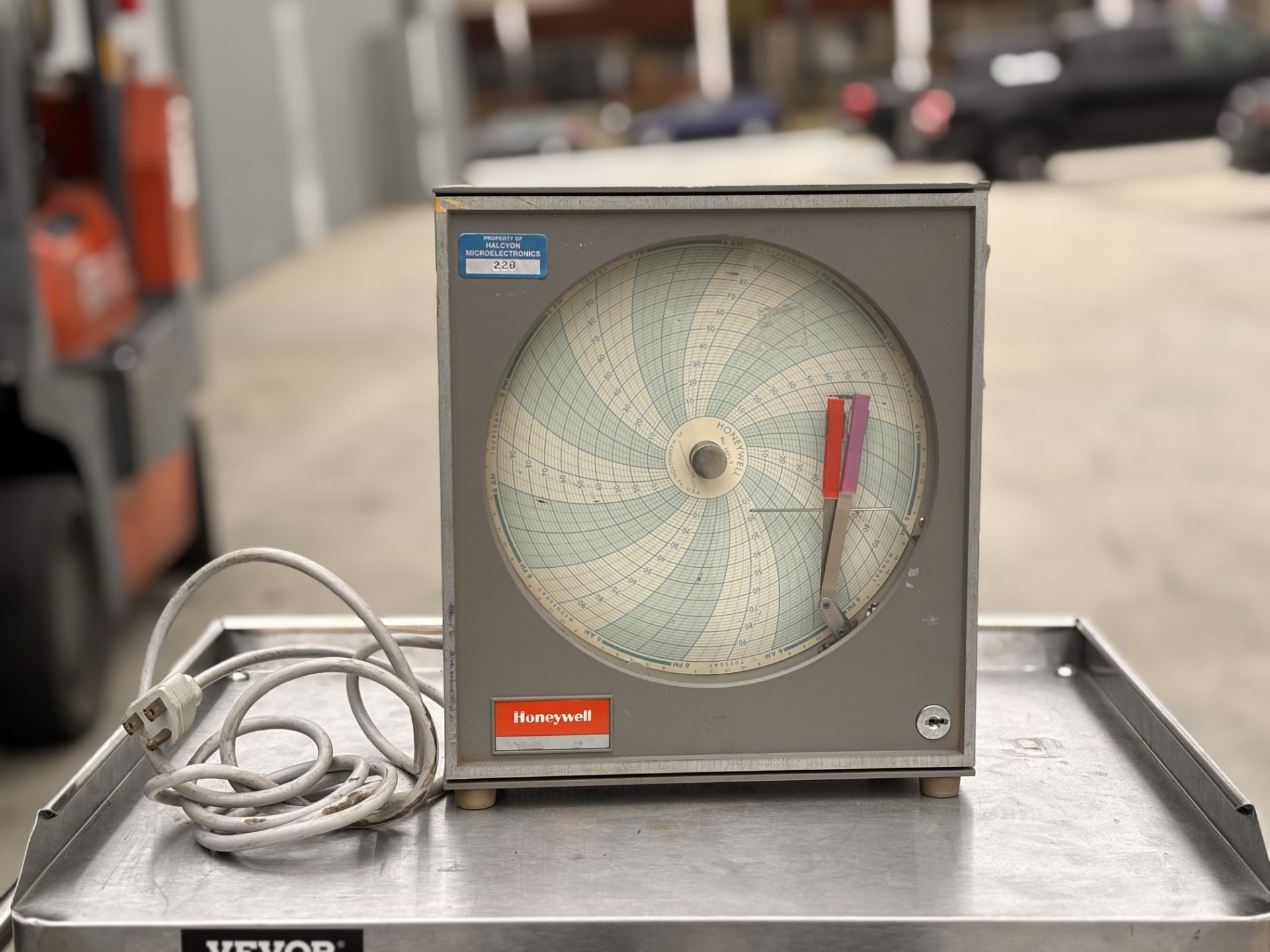 Honeywell Circular Paper Chart Recorder, Looks Similar to DR4300