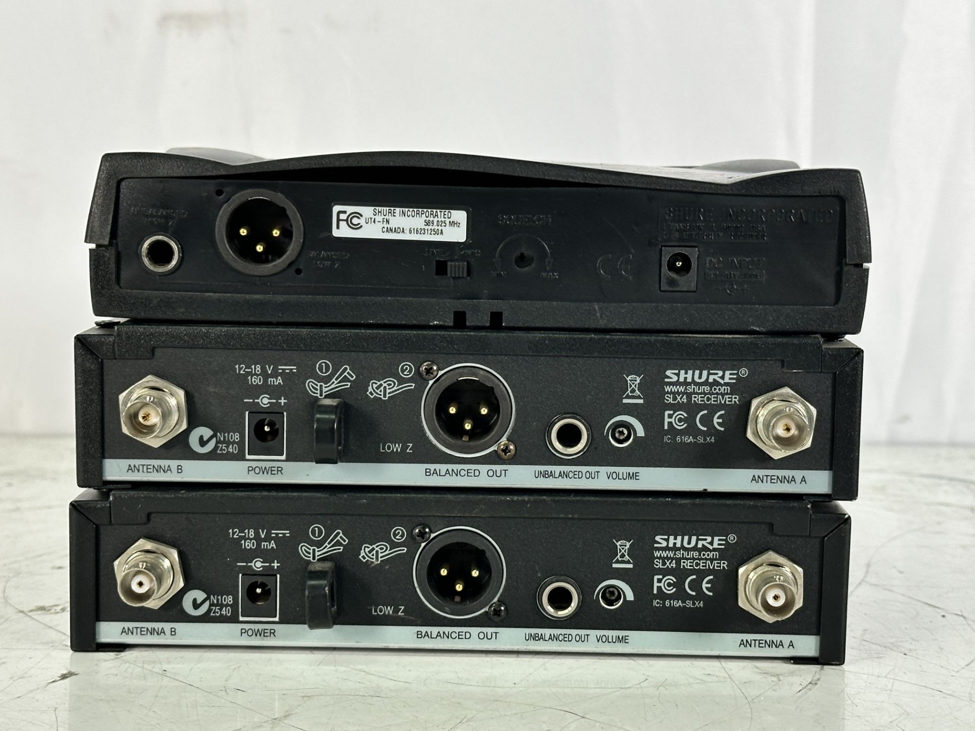 Lot of 3 Shure Receivers (2) Shure SLX4 H5 Receivers, Shure UT4-FN Receiver - Image 3 of 3
