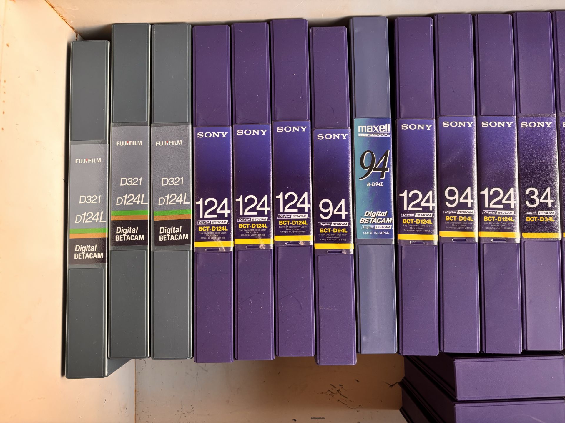 Lot of 25 Sony / Fuji Digital Betacam (DigiBeta) Tapes Including BCT-D124L, D321 Betacam, BCT- D94L - Image 2 of 5