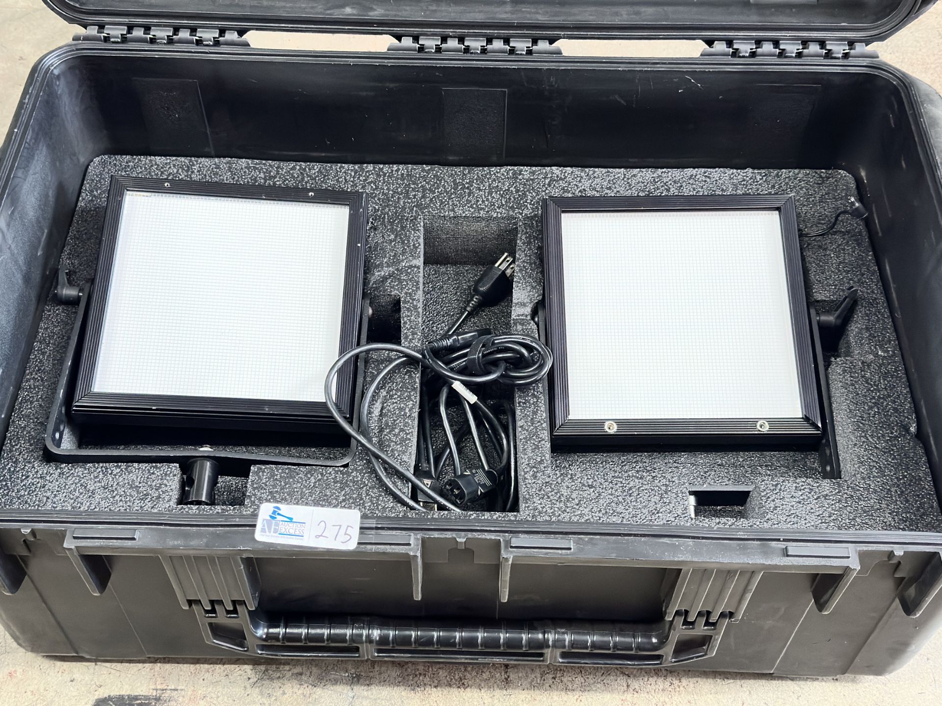 Rosco LitePad LED 3-Light Kit AC/DC Power w/Dimmers, Color Temp Change Includes Hard Case, 3 Stands, - Image 4 of 16