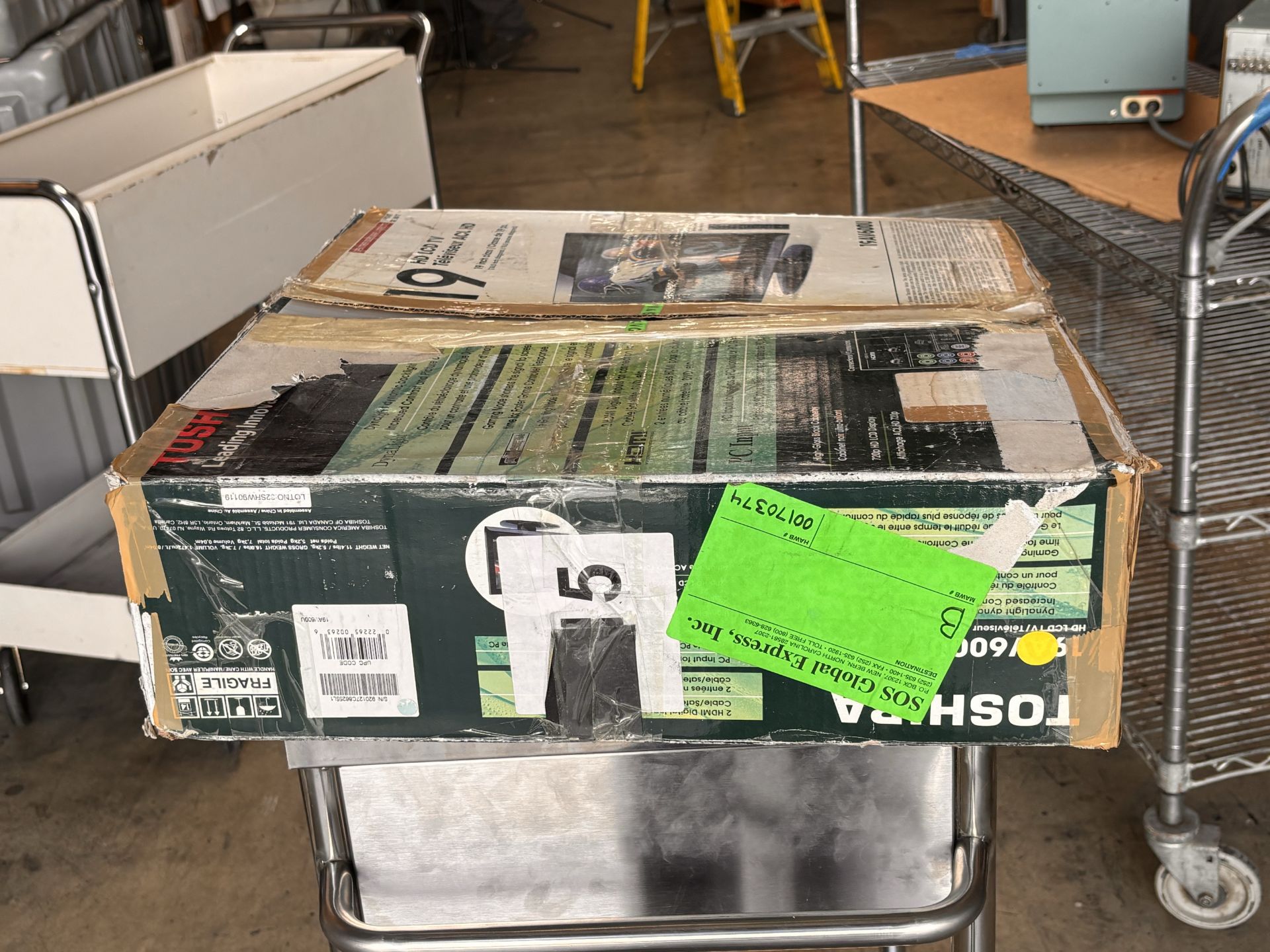 Toshiba 19AV600U 19â€ 720p Portable LCD HDTV in Original Box 4x3 Screen for Retro Gaming - Image 4 of 6