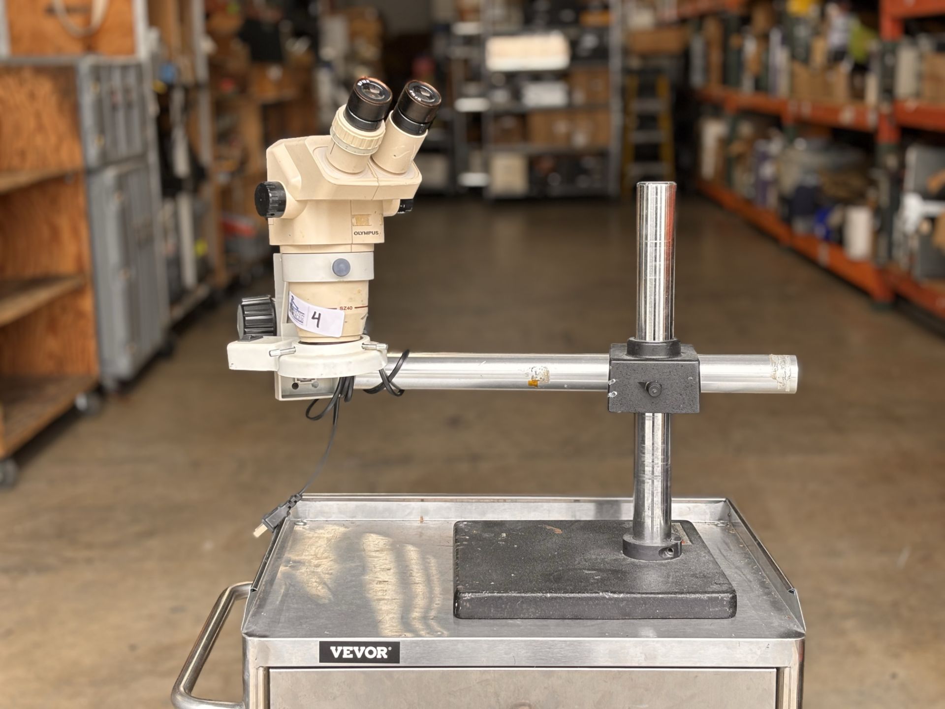 Olympus SZ40 Stereo Zoom Microscope w/ Arm, Base and Eyepieces