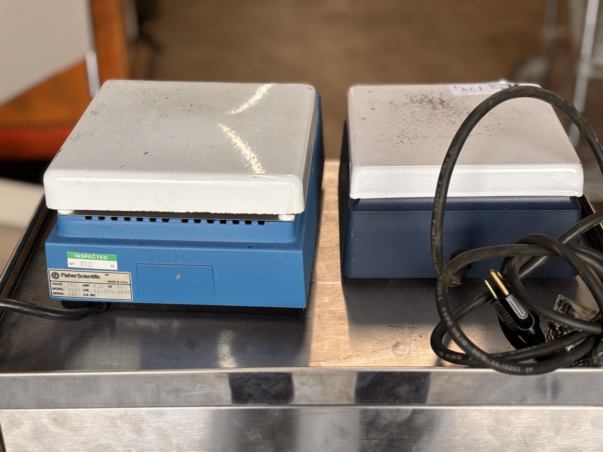 Lot of 2 Fisher Scientific Hot Plates including Fisher Scientific Thermix 300T, Fisher Scientific 11 - Image 4 of 8