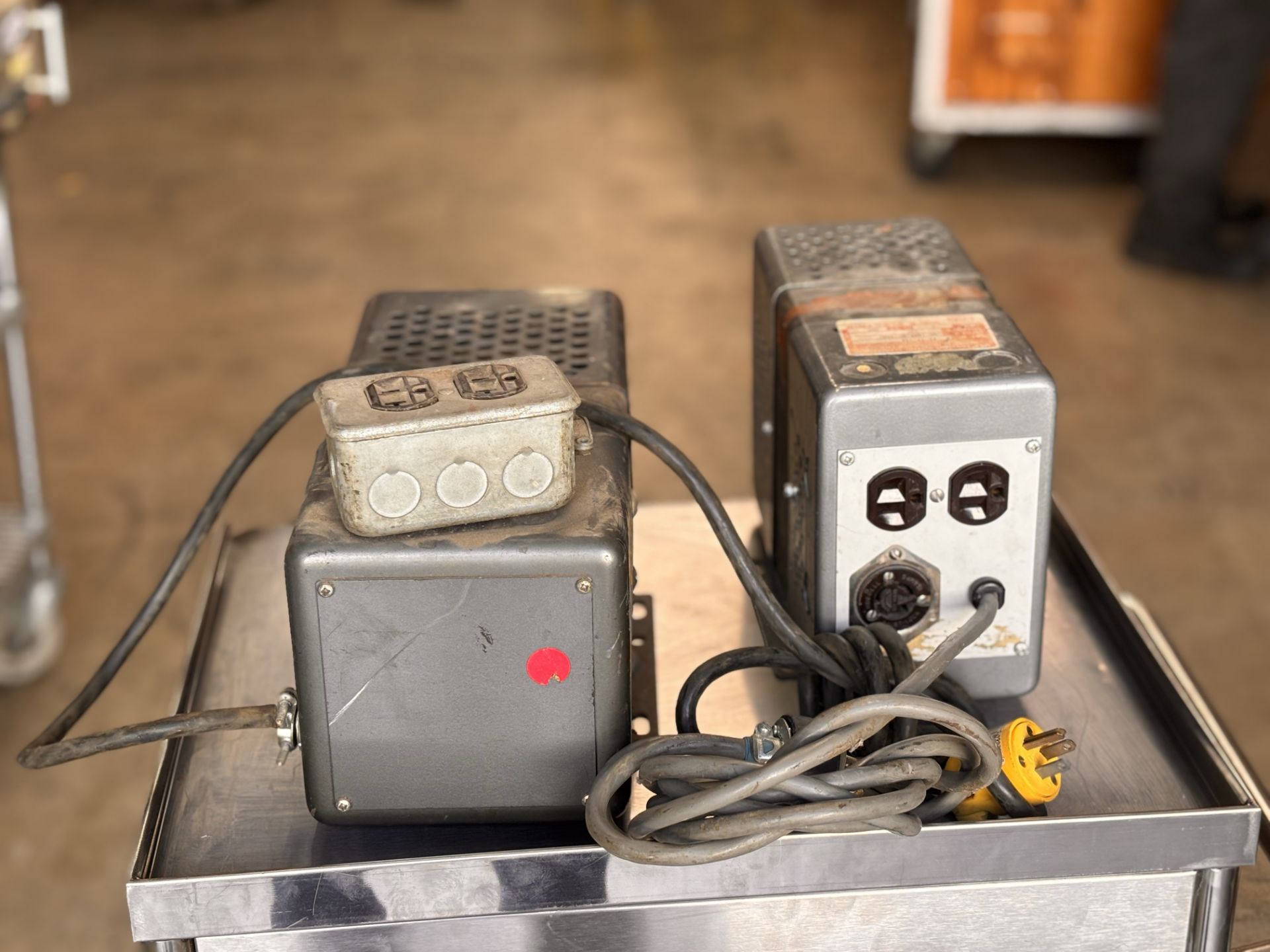 Lot of 2 Sola Transformers: Sola 23-22-125 Constant Voltage Transformer, Sola CVN-1 Constant Voltage - Image 4 of 7