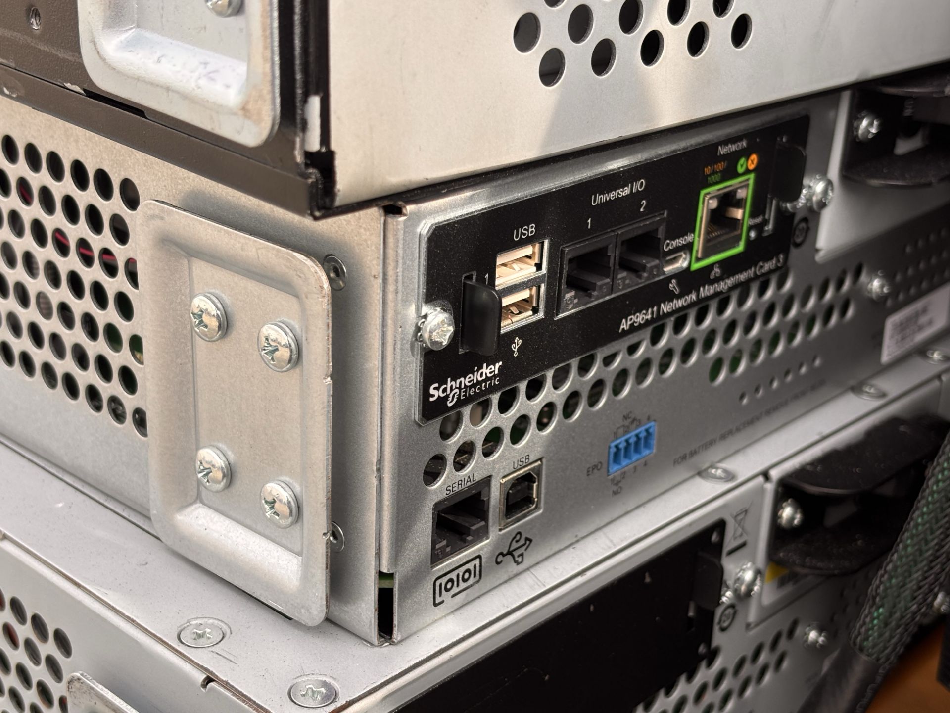 APC SMT3000RM2UNC Smart-UPS 3000VA LCD RM 2U 120V w/ Schneider APC9641 Network Card - Image 3 of 10