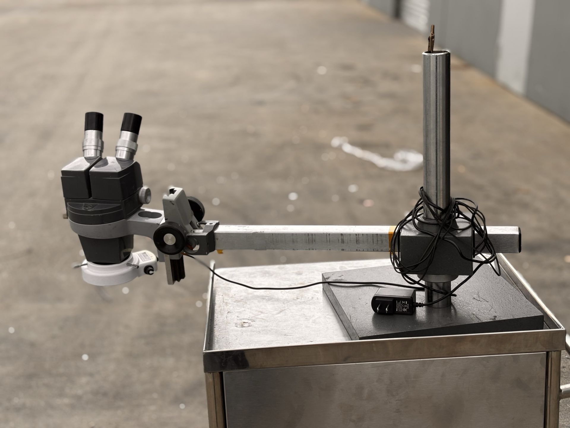 American Optical 569 Star Stereo Zoom Microscope w/ Arm, Base and Eyepieces - Image 18 of 20