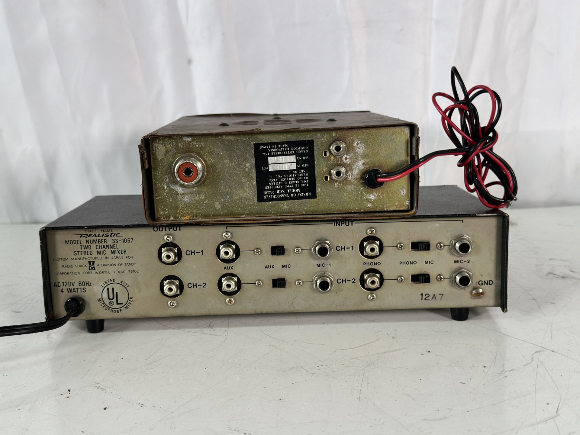 Lot of Radio + Hand Mics, Stellar Labs 30-2471 15dB Out CATV/Antenna Drop Amplifier, Vintage Kraco C - Image 3 of 3