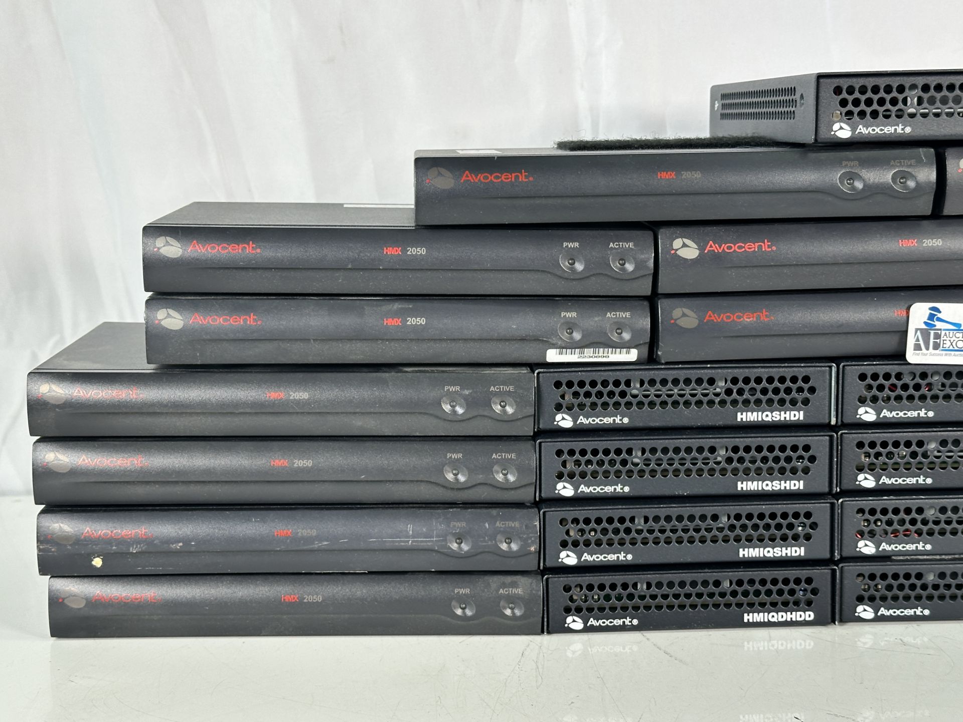 Lot of 25+ Avocent Extenders including Avocent HMX 2050 Series High Performance KVM System 510-155-5 - Image 2 of 6