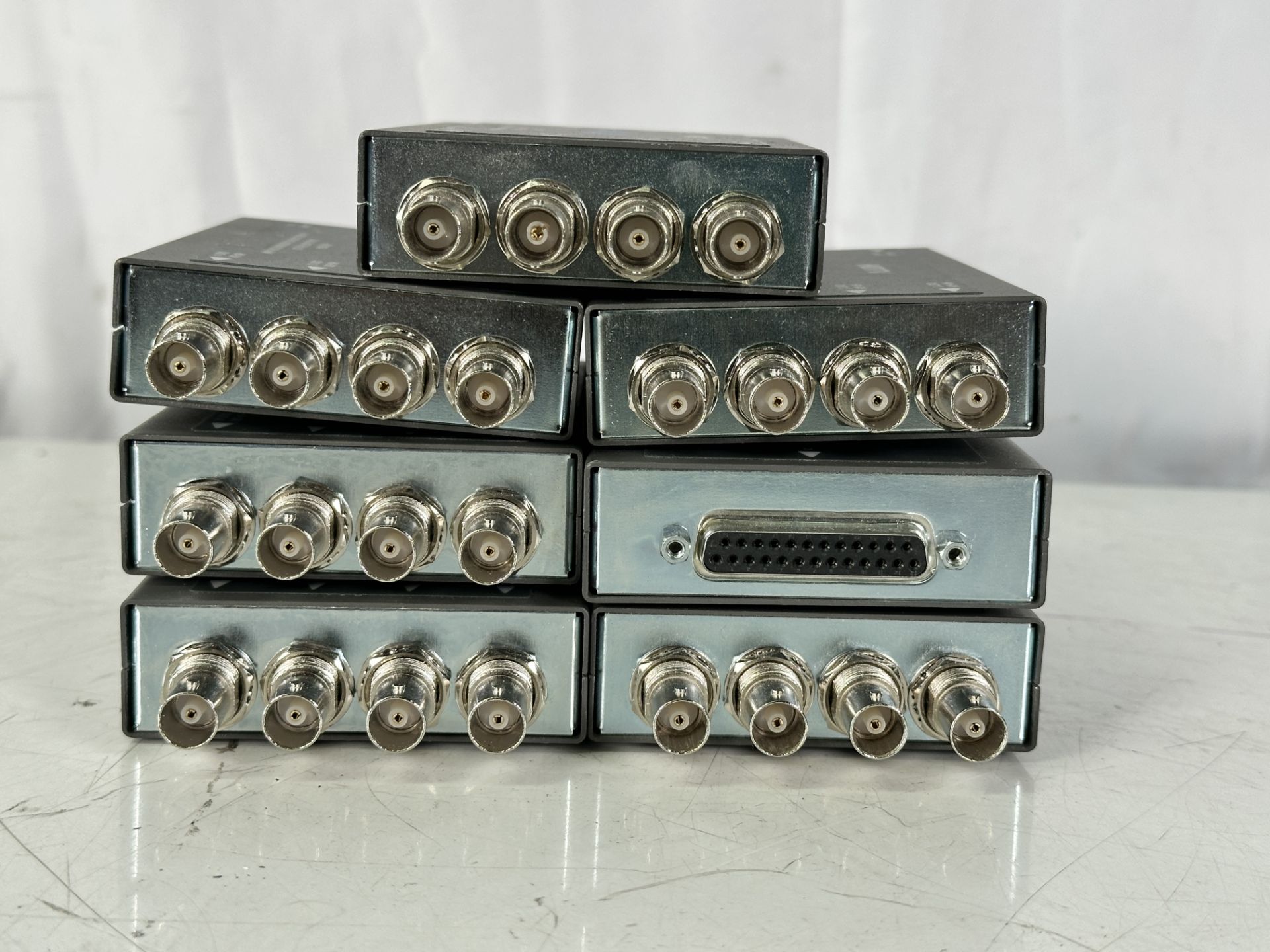 Lot of (5) AJA HD10DA 1x6 HD/SD Re-locking Distribution Amplifiers Dual Rate, + (1) AJA HD10AM 8 Ch - Image 2 of 3